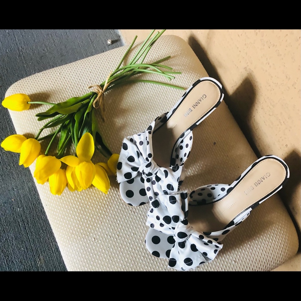 Gianni Bini sandals